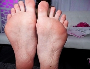 Foot-Fetish-Training-GarnetRose